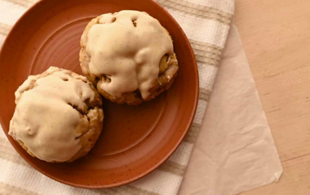 Perfect as an afternoon snack with a cup of tea, or as a cozy breakfast on a chilly autumn morning, the Pumpkin Maple Scone is available through the end of October! This warmly spiced scone gets a boost of flavour from real pumpkin puree, then it’s drizzled with a deliciously sweet maple syrup glaze.
