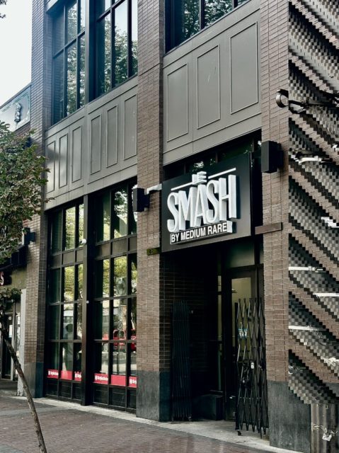Did you know that @lesmashbymediumrare is opening their fourth location this week? Their grand opening is Friday, Oct 17th at noon and they're giving away 100 smash burgers for the first 100 customers! 
If you haven't had one of their burgers (on Bon Ton buns) you should definitely check them out!
10455 Whyte Ave