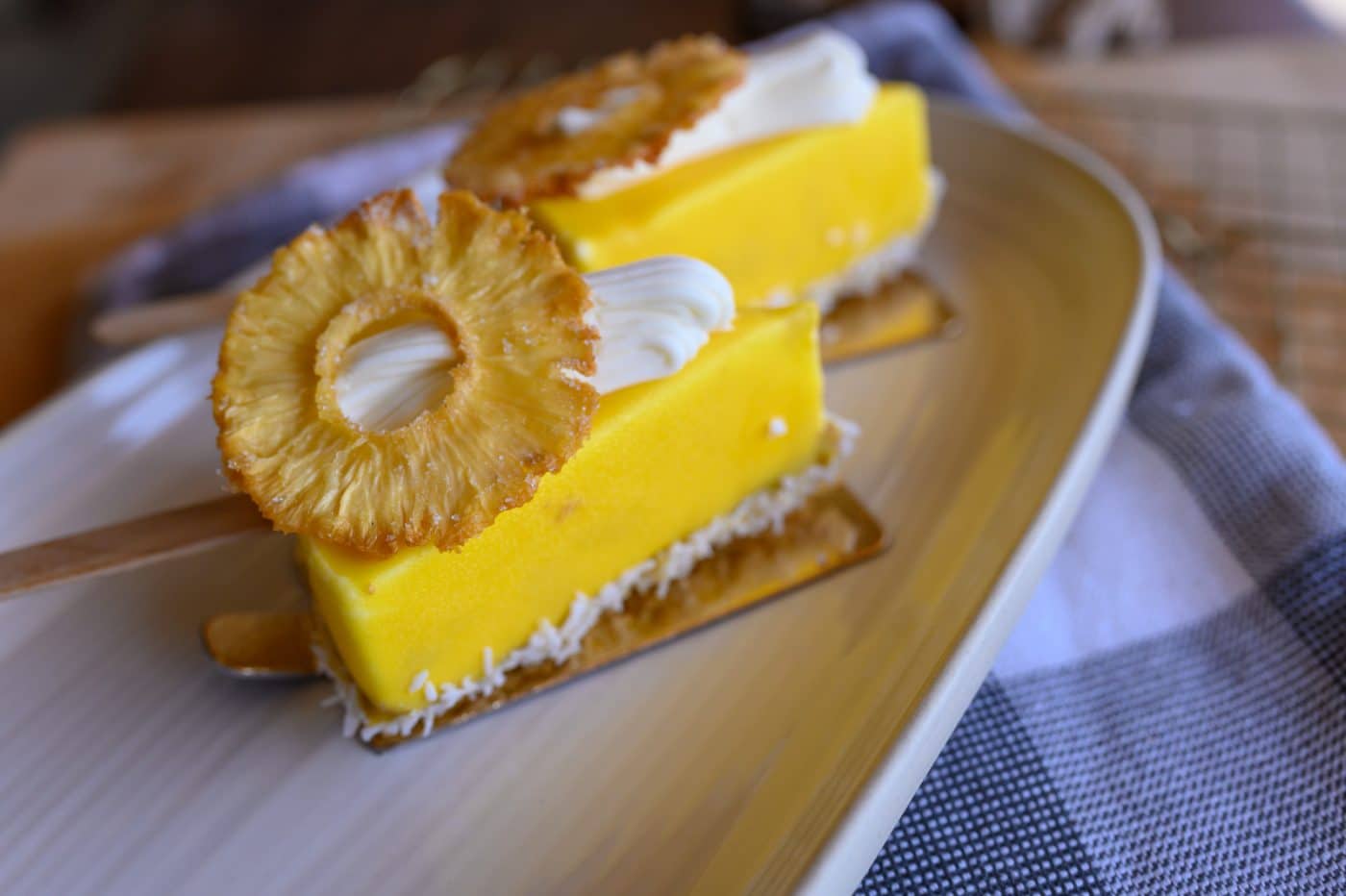 Piña Colada Cheesecake Pop - Image 4